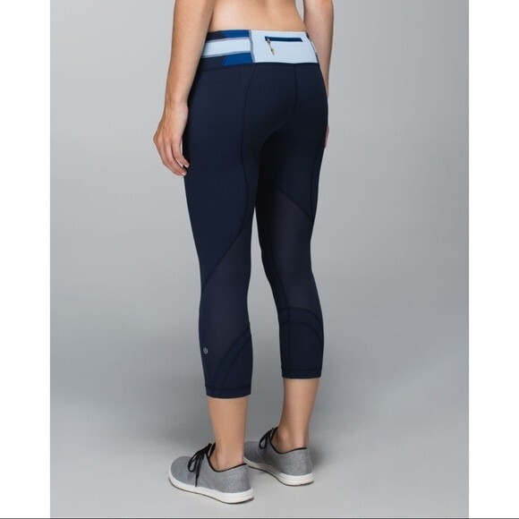 Lululemon Navy Run Inspire Crop II Size 6 - Picture 3 of 16
